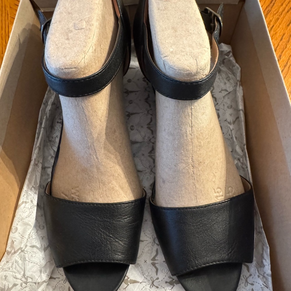 Clarks Black Leather Open-Toe Ankle-Strap Sandals